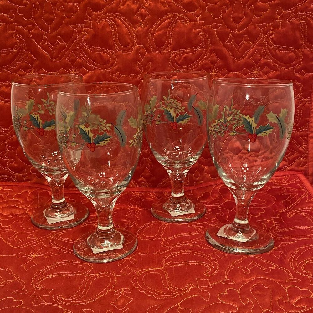 Set of 4 Greenbrier International "HOLLY BERRY" ‎ Water/Tea Goblets  7" Tall NWT